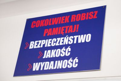 tabliczka cokolwiek robisz pamiętaj